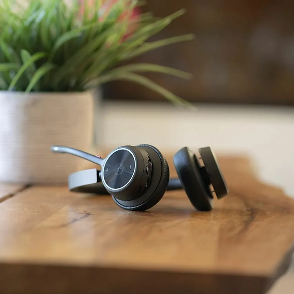 Poly Voyager 4320 UC Stereo USB-A Headset + BT700 USB-A Adapter + Charging Stand - Siri, Google Assistant - 77Y99AA