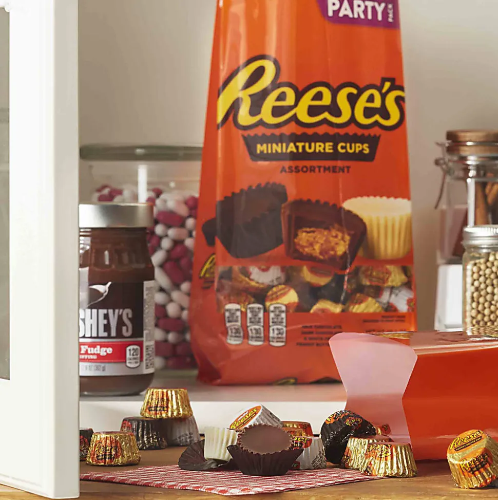 REESE'S Peanut Butter Cups Miniatures Candy Assortment, 26.6 oz
