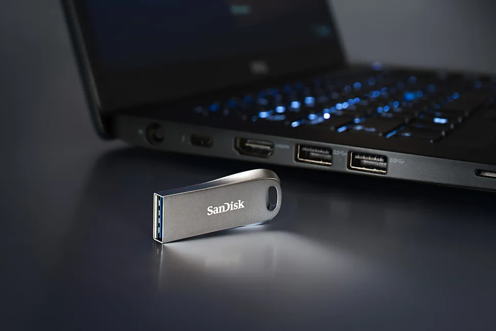 SanDisk® Ultra Luxe USB 3.2 Flash Drive, 512GB, Silver